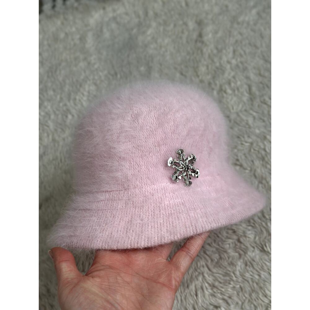 Gorgeous Vintage Pink Angora Fuzzy Bucket Hat with Snowflake Brooch - Picture 6 of 7